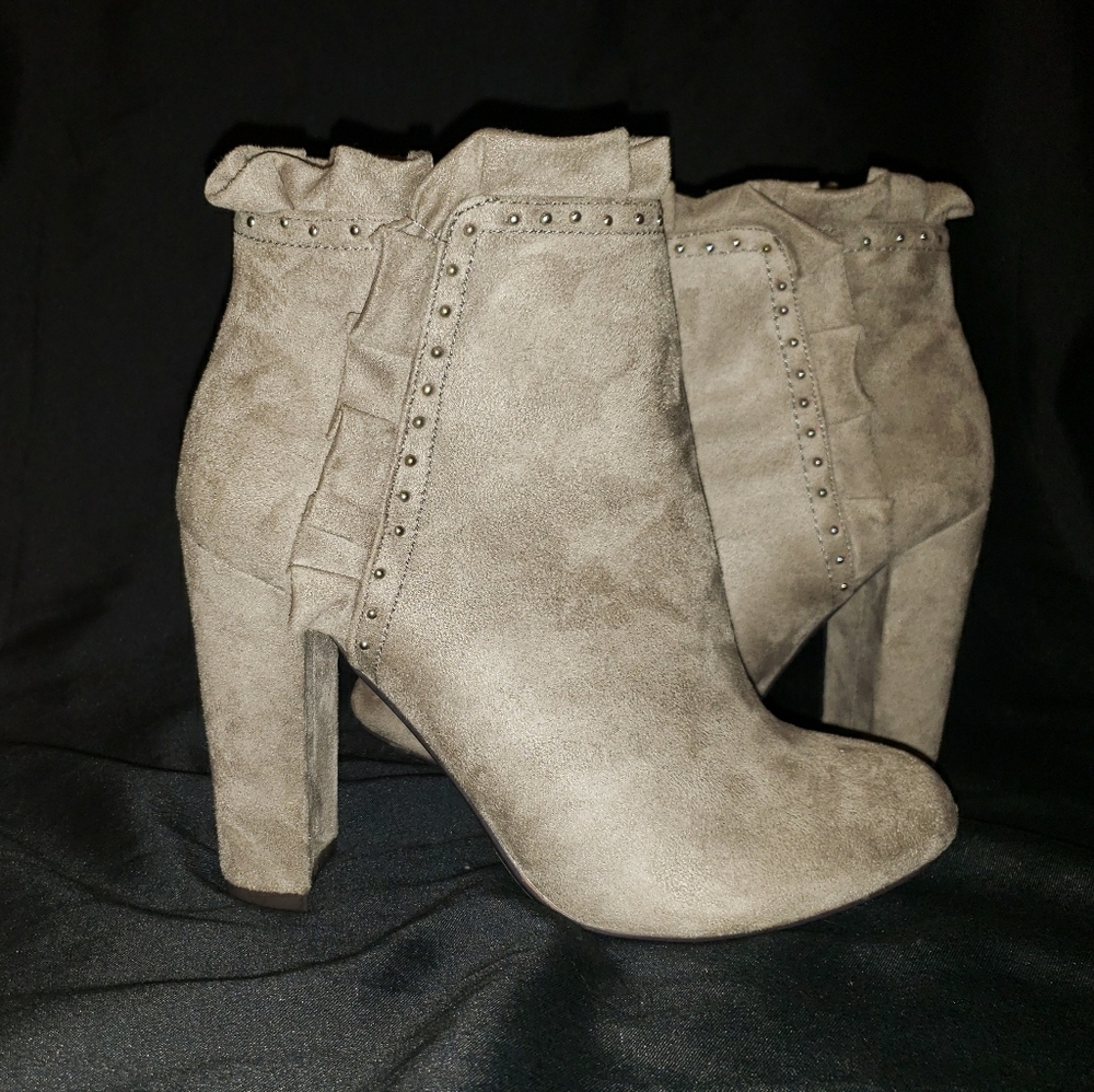 Francesca's Grey Suede Booties